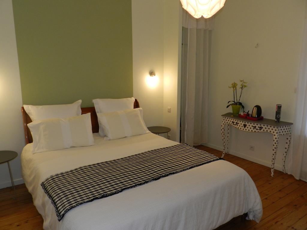 A La Fleur De Lys Bed and Breakfast Langeais Δωμάτιο φωτογραφία